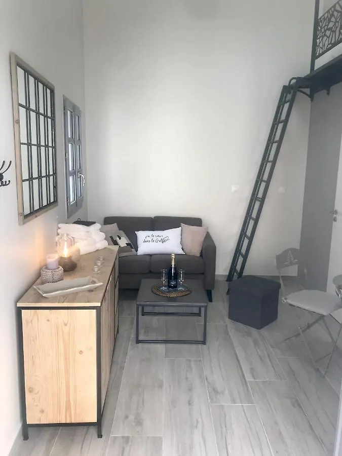 Reveil Sucre Apartman Arzon 0*,  Franciaország